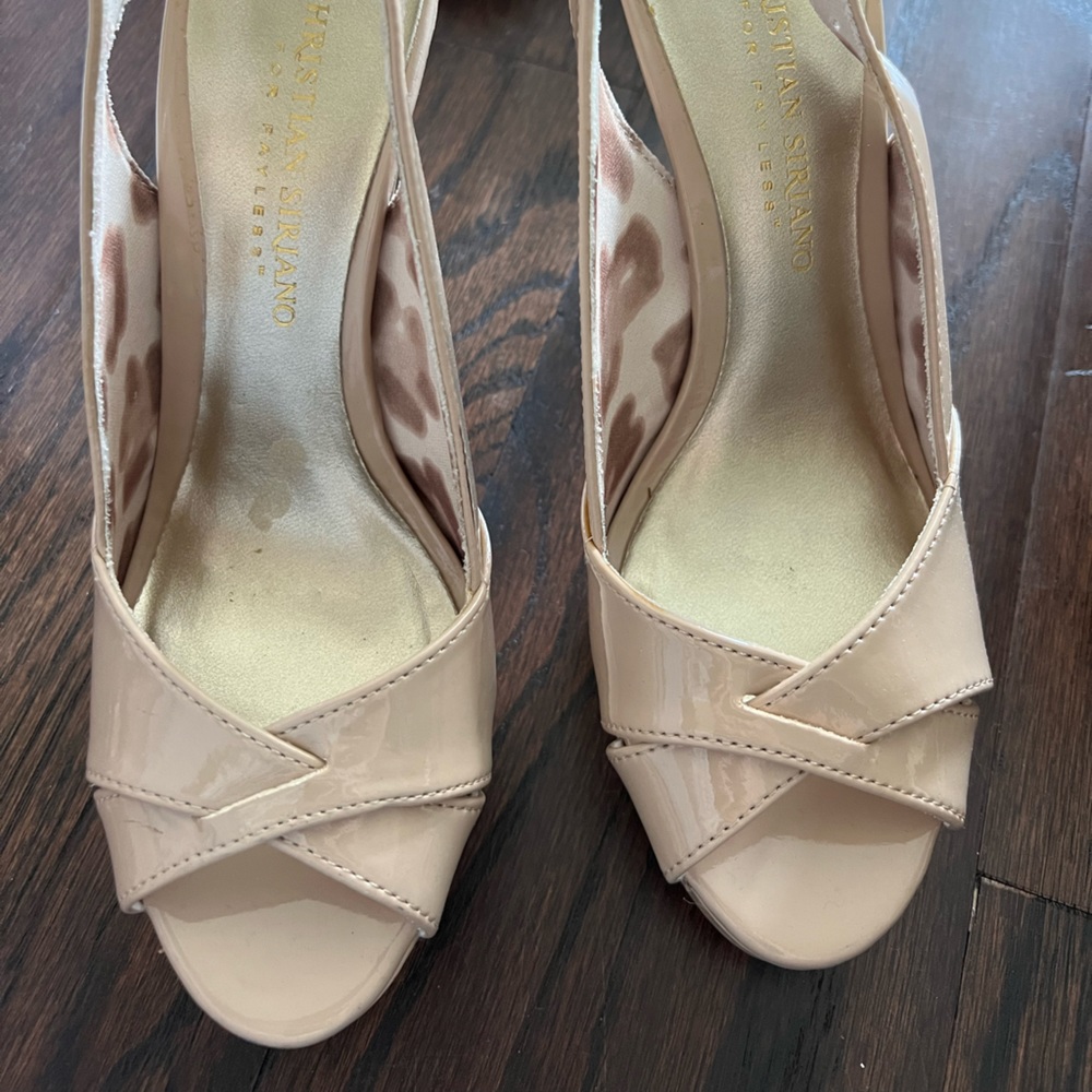 NWOT Christian Siriano Nude Heels